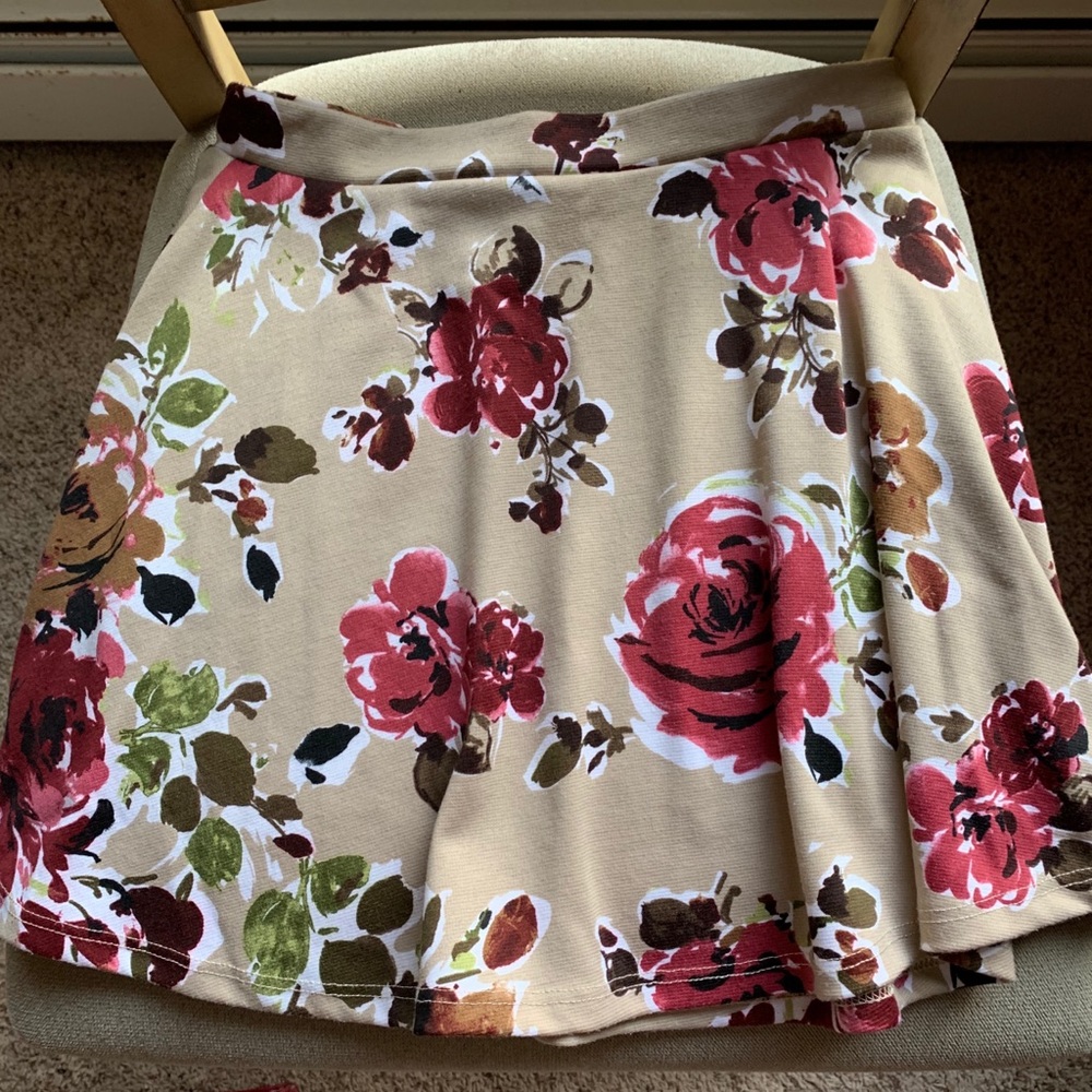 Super cute floral mini skirt